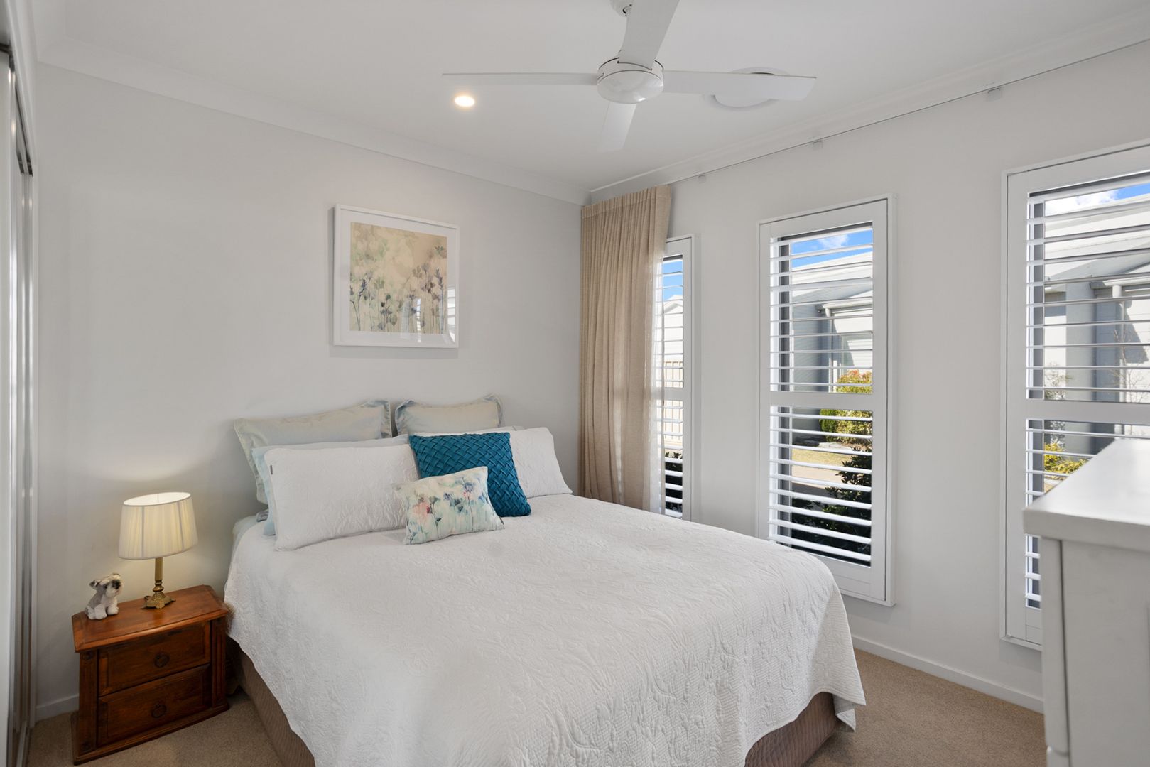 Palm Lake Fern Bay- Modern home in immaculate condition
