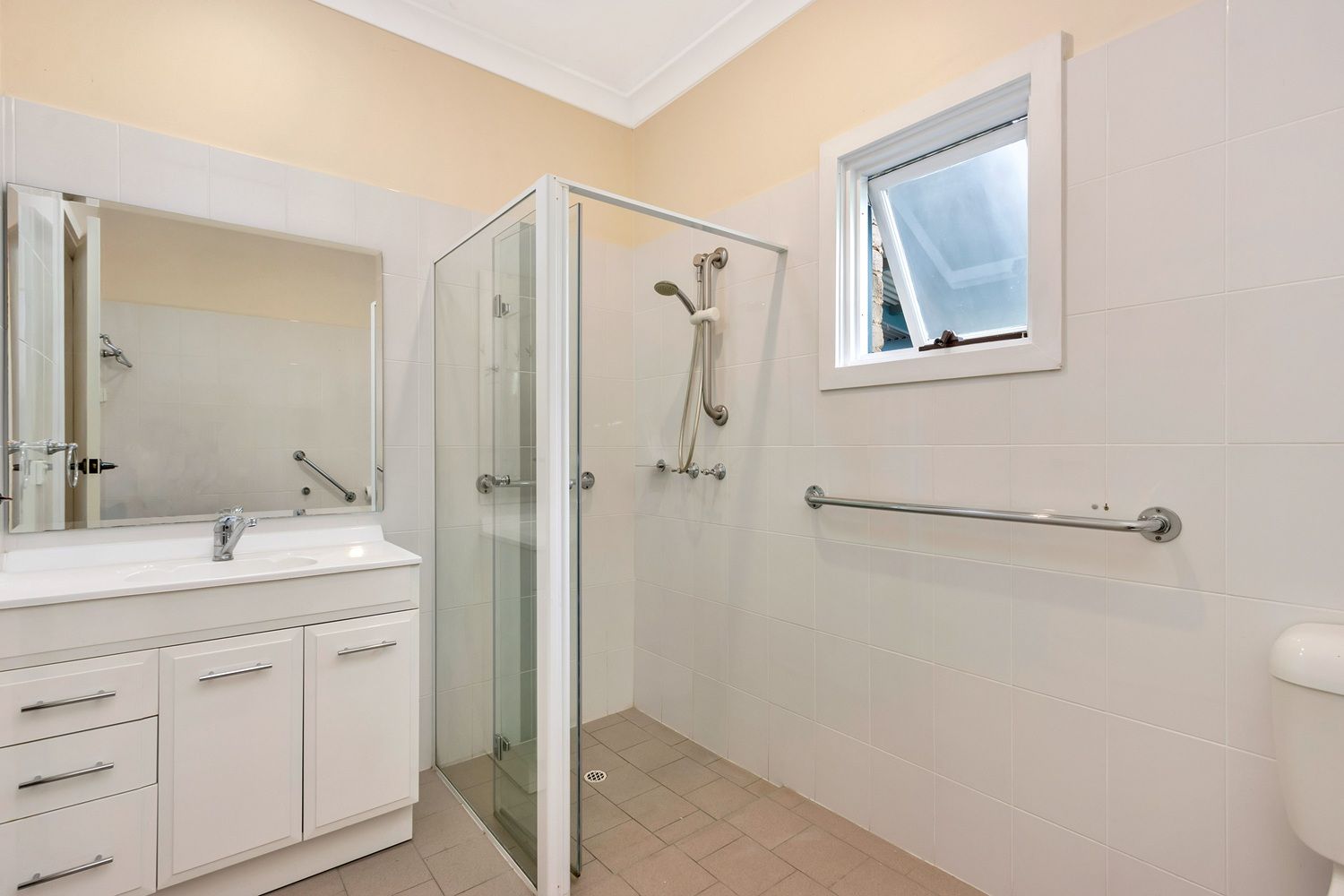 Unique Two Bedroom - Country Feel Village