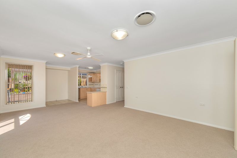 Corner Retreat Opposite Ashton Gardens Hub