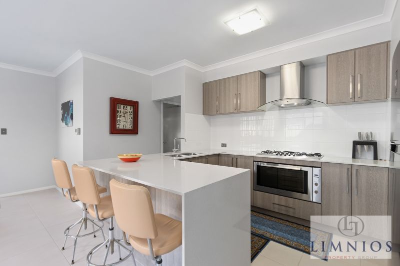 Street Front Stunner !