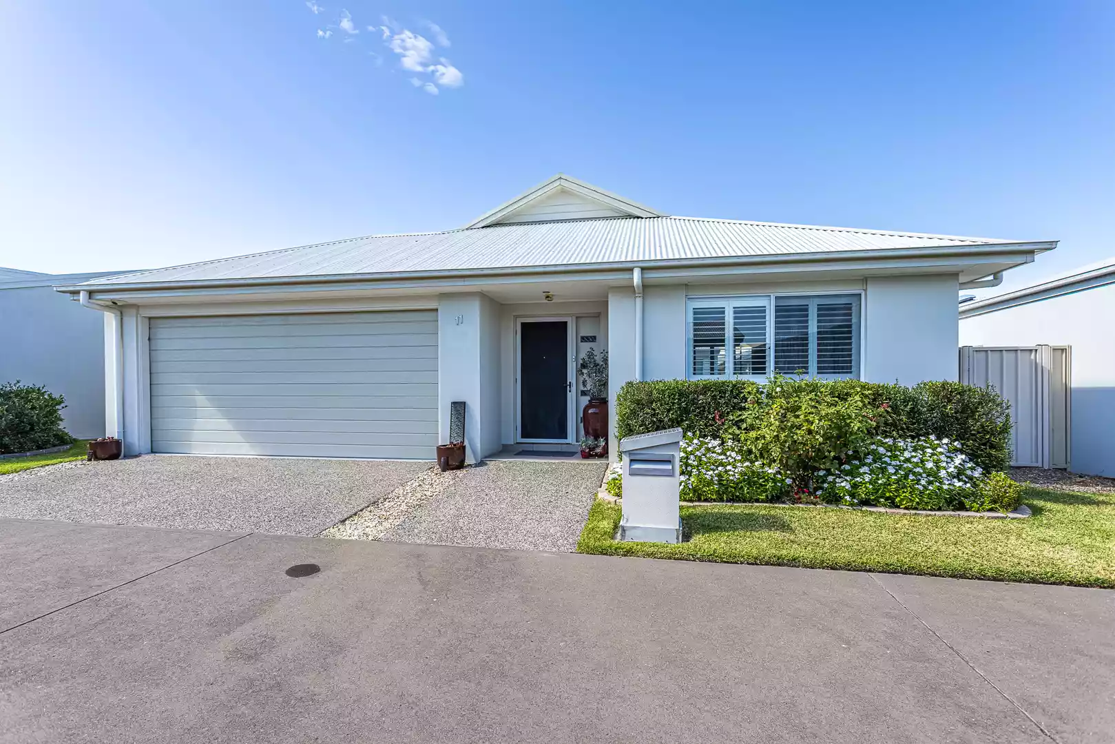 Palm Lake Resort Fern Bay - Close to all amenities