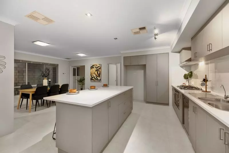 Spacious Riverside Family Retreat!