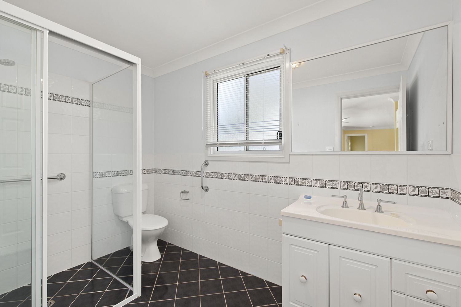 Beautiful Decor, Screened Outdoor Living Room - Big carport