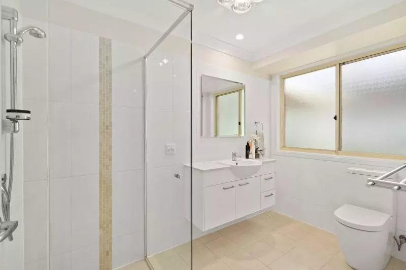 Refurbished Stunning Villa Close to 12 Acres of Parklands