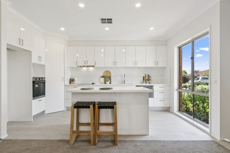 Stylish upgraded 2-bedroom villa