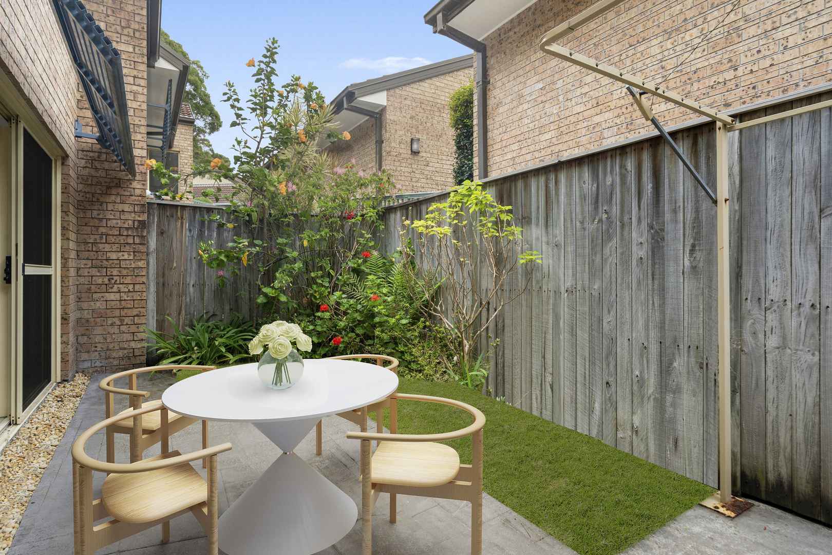 Peaceful north-easterly 2-bedroom residence embraced by greenery