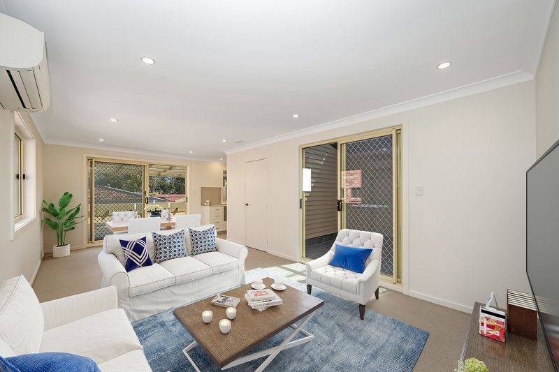 Beautiful Villa with Sunroom and Outdoor Balcony