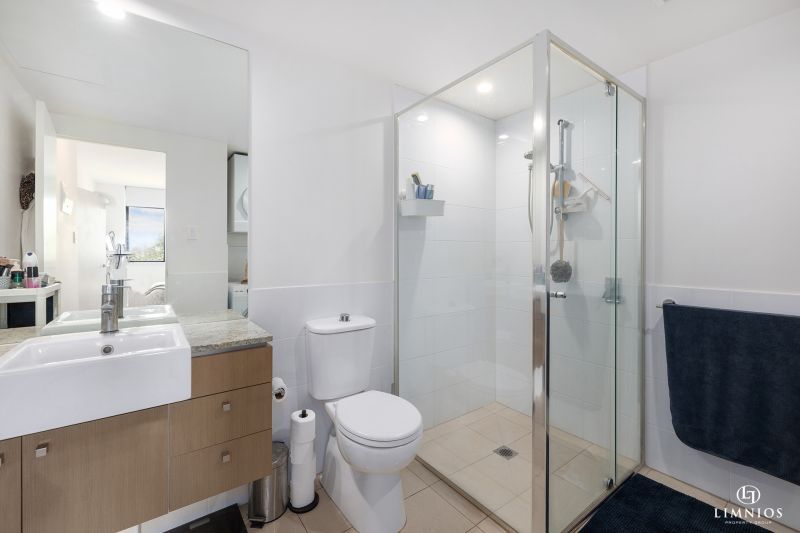 Exquisite Modern Living, Impressive with Great View!
