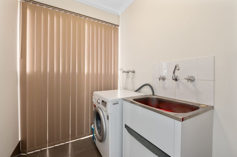 Spacious, Easy Maintenance Family Home!