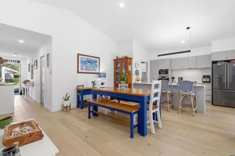 Modern Comfort Meets Seamless Indoor Outdoor Living