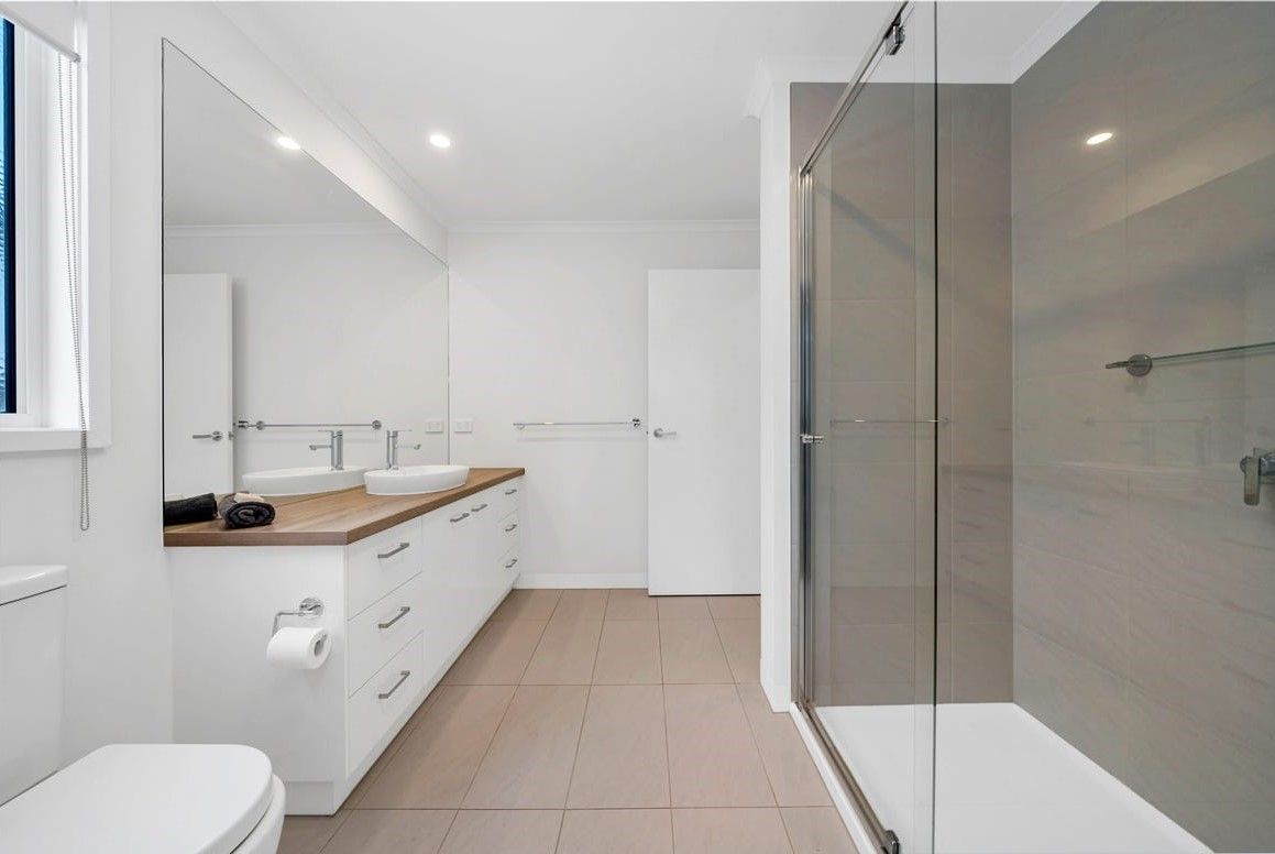 Spacious home within Avington