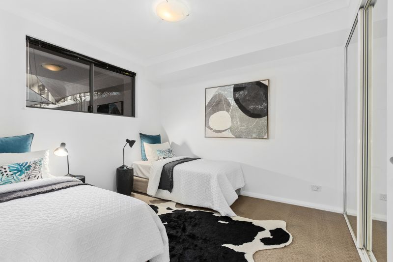 Light & Bright Living, Refurbished... See it to Believe it!!