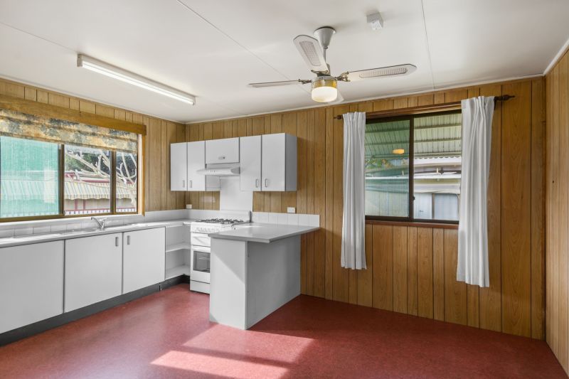 Vibrant Bungalow- Move in Now, Ready for Renovations!