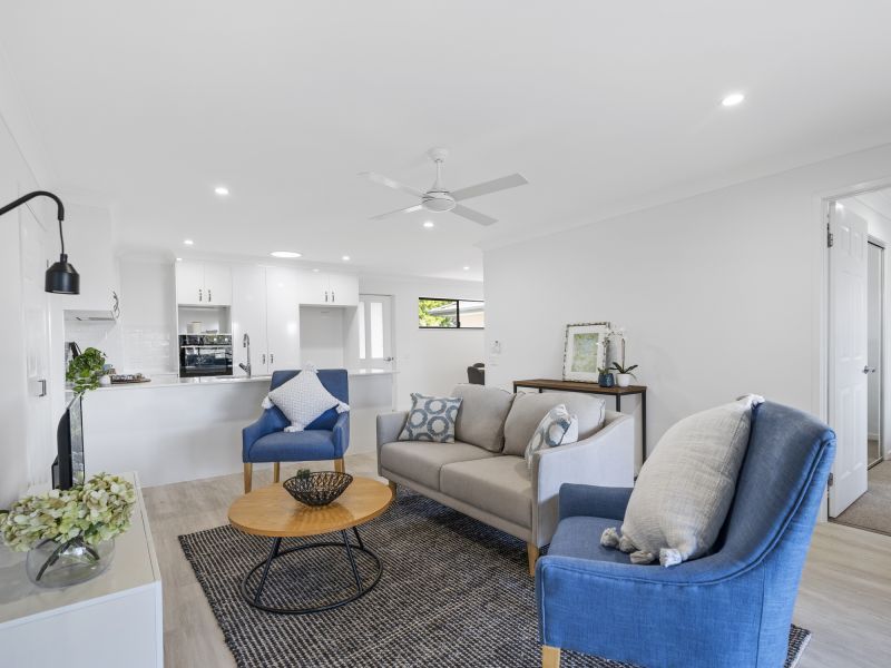 Elevated two-bedroom villa on the bayside