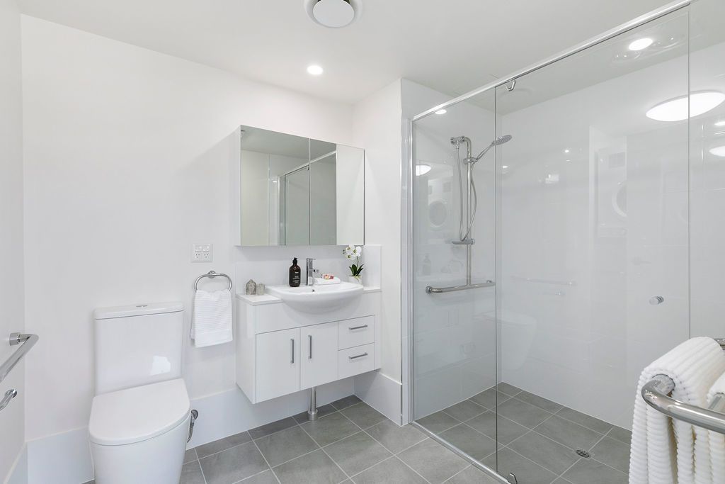 Sunny 1-bedroom apartment with beautiful community views