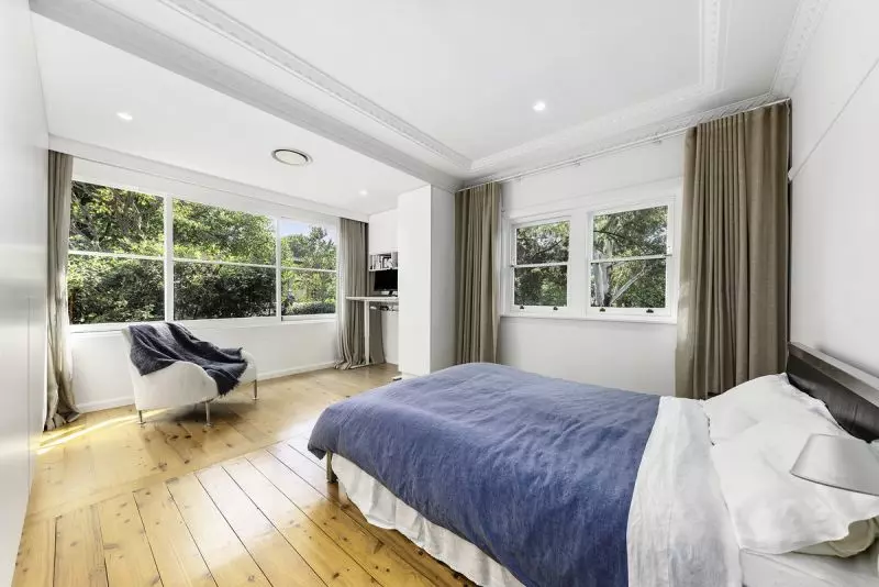 Enviable private position in a quiet but convenient street