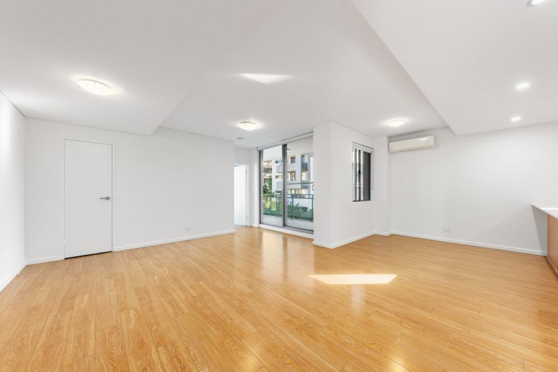 Spacious Open Plan living. This apartment has an excellent layout. Quiet location.
