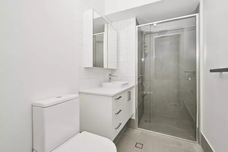 Retire in Style - Modern Studio Serviced Apartment in the Heart of the Northern Beaches