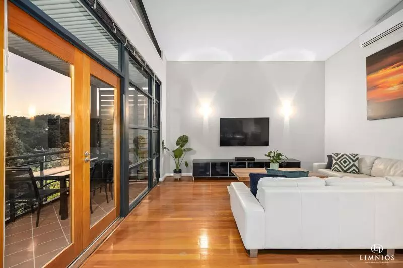 Top Floor with City Vistas!