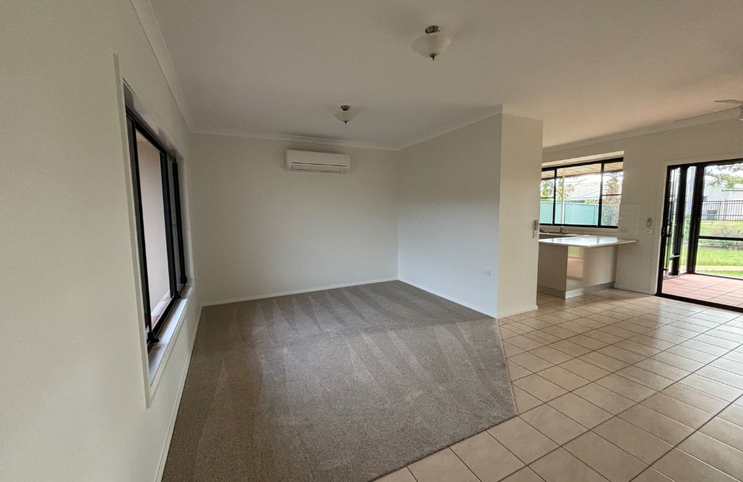 DEPOSIT TAKEN Sturt Villa - Modern and Refurbished 2 Bedroom Villa with Sunroom