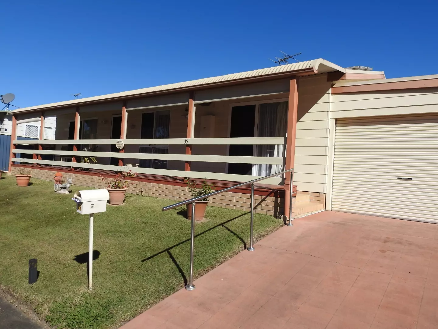 Spacious 3 Bedroom and Pets are welcome.