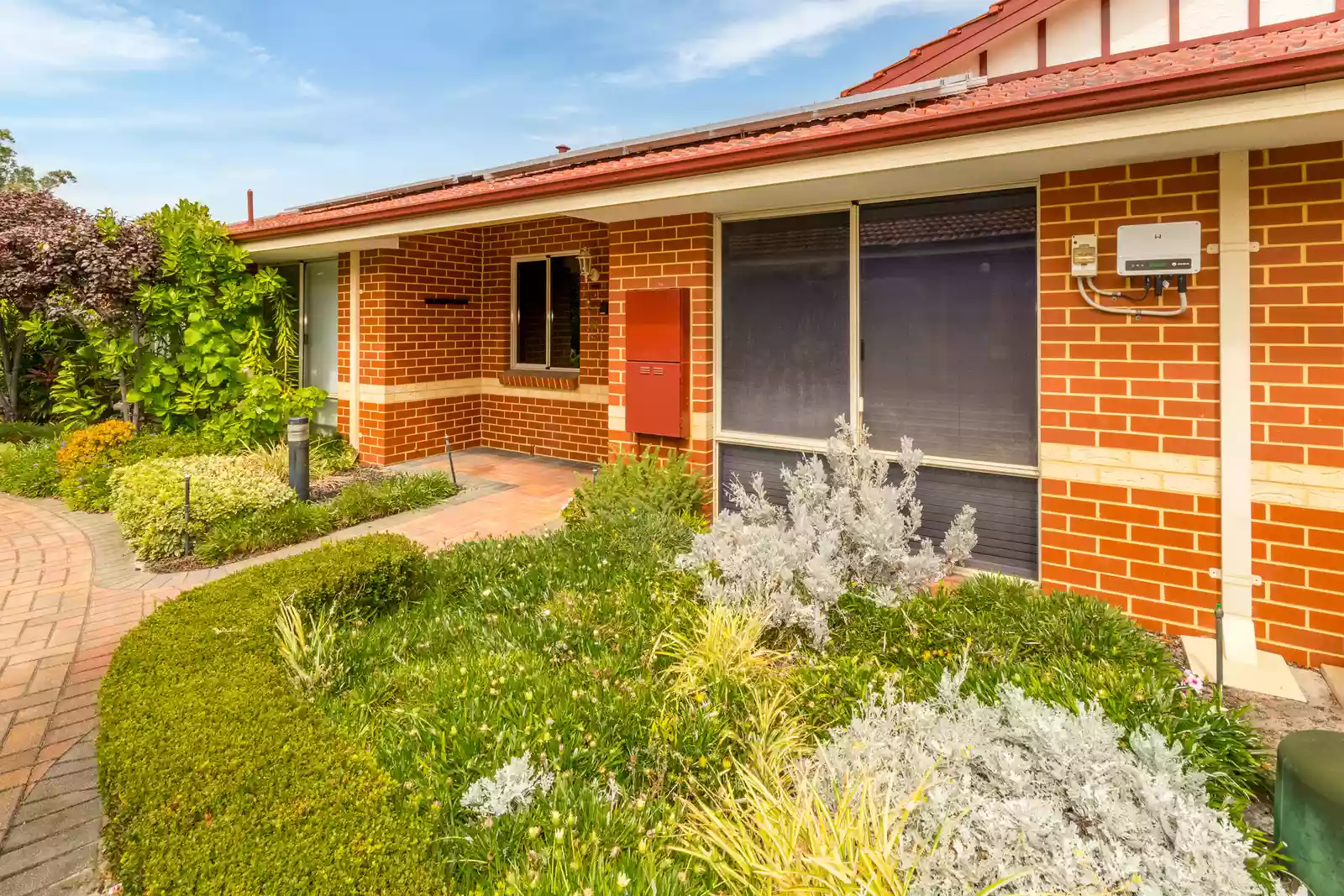 Well-appointed villa nearby to amenities