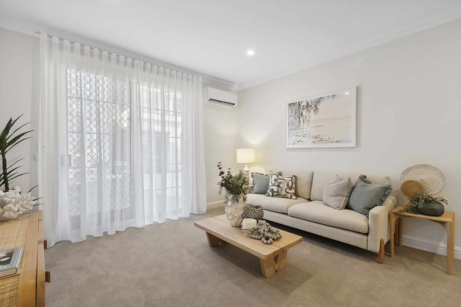 Large 2-bedroom, 2-bathroom ground-floor apartment