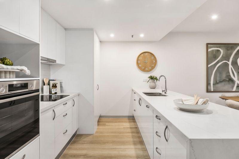 North-facing 2-bedroom apartment with views!