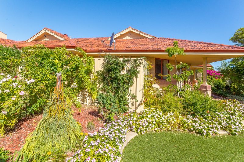 ARCADIA WATERS BICTON - Sought After 3 Bed Villa with Garden Views