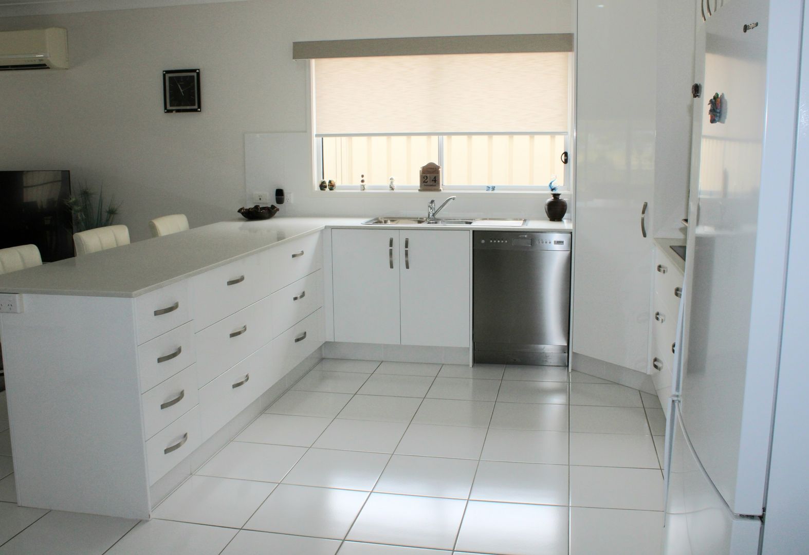 SENSATIONAL LAKEFRONT HOME.