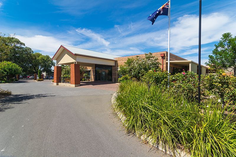 Enjoy your relaxing new lifestyle in this well appointed serviced apartment and the lifestyle that Torrens Grove has to offer!