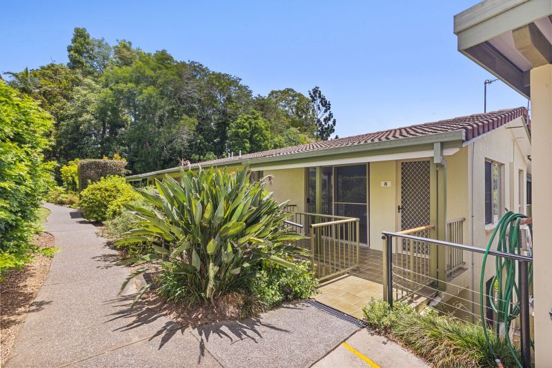 Elevated 2-bedroom villa surrounded by trees
