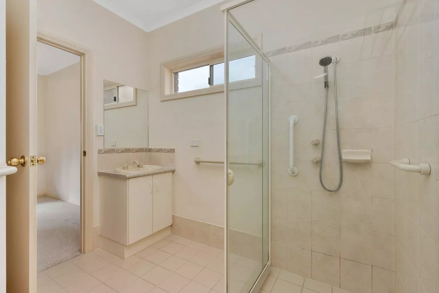 Spacious 3 Bedroom Home - Walk to Main Street