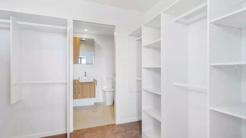 Large, bright and breezy apartment with city outlook