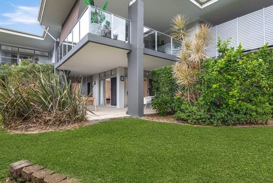 Refurbished Two Bedroom, Ground Floor Apartment with Large Balcony.