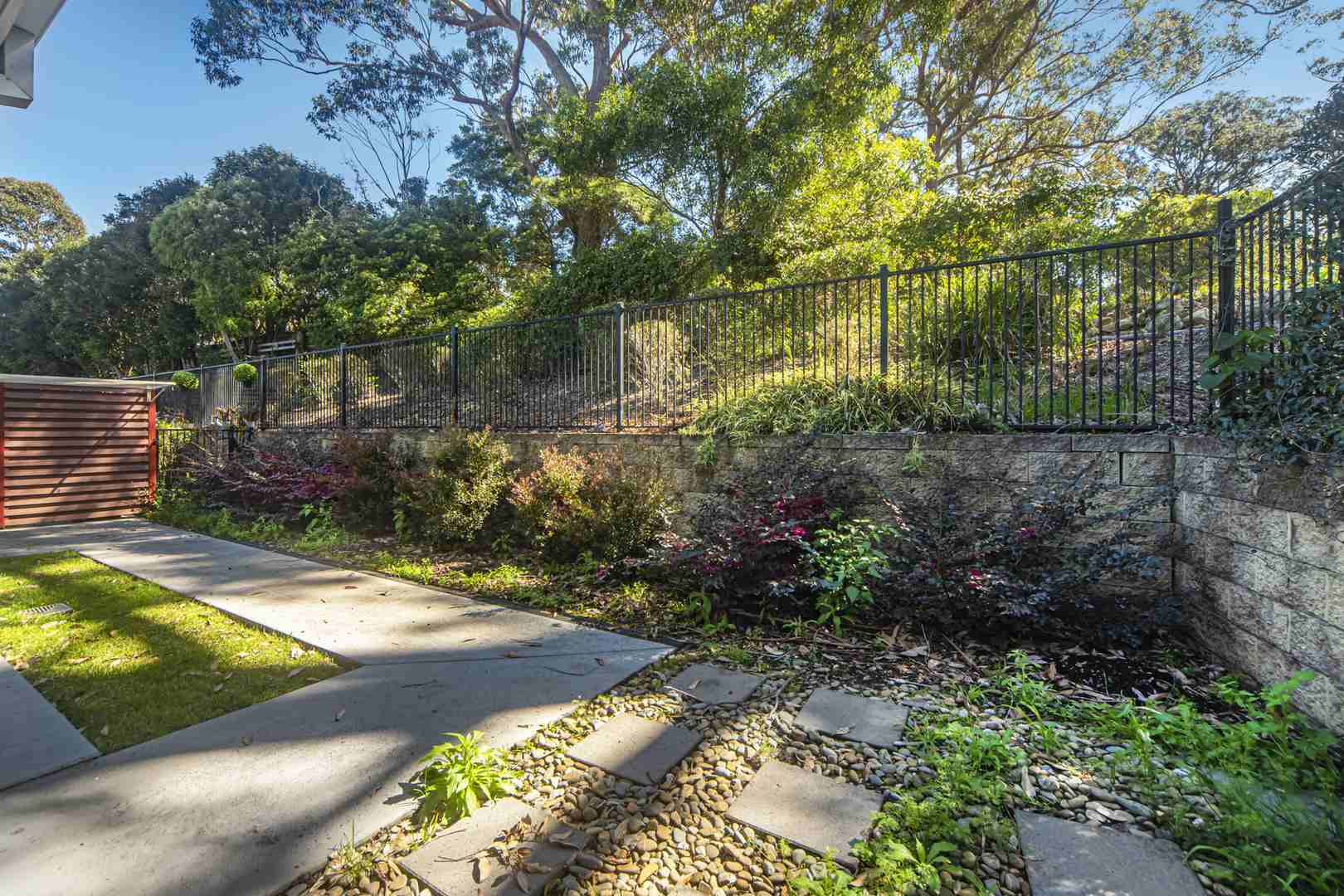 Coastal charm with flexible living and tranquil surrounds