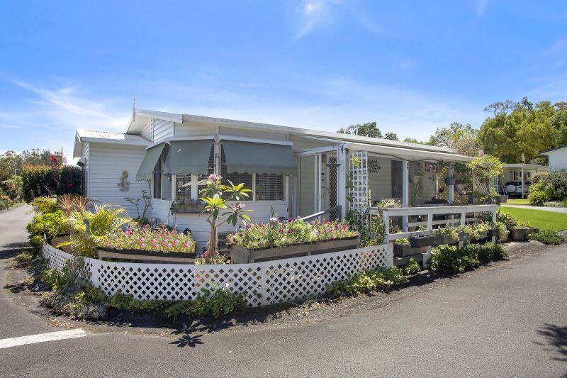 Perfect Two Bedroom Home - Gardeners Delight!