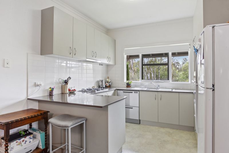 Beautifully presented 2 bedroom home!