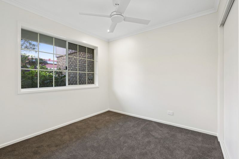 Beautiful two bedroom, one bathroom villa with lock up garage.