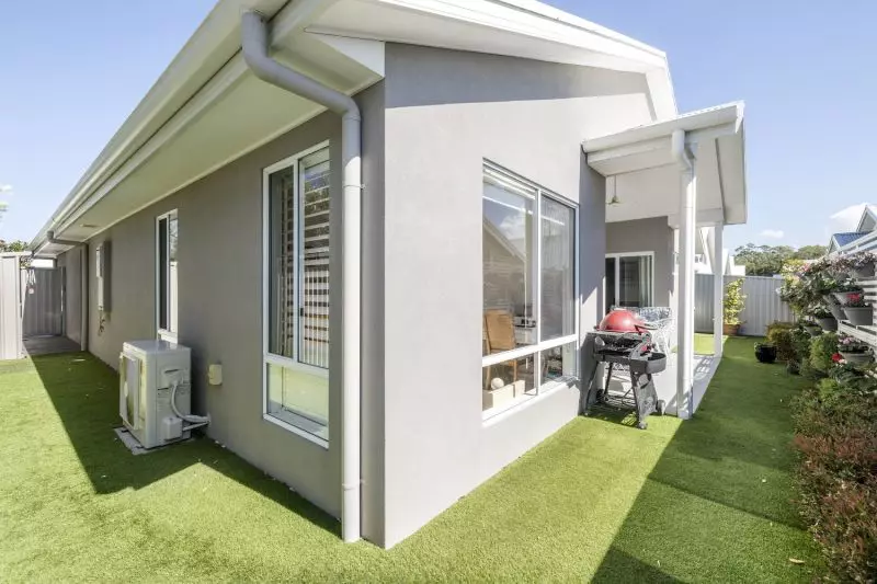 Elegant Three-Bedroom Retreat - Sunlit Alfresco Living