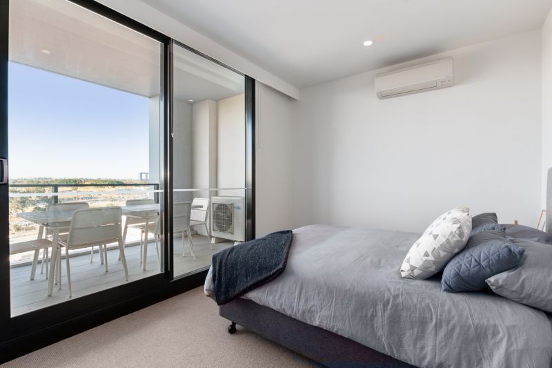 Great Location, Modern & Professional Lifestyle!