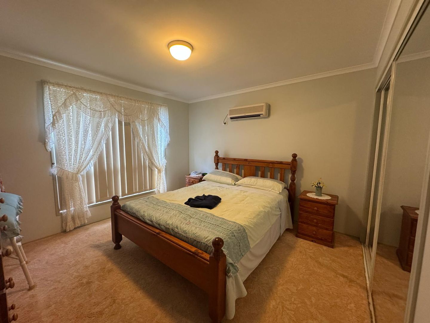 Ready to move ?  2 Bedroom + Study - Fully Fenced for your pets!