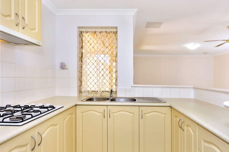 ARCADIA WATERS MADDINGTON - Enjoy The Serenity & Rear Gable Patio