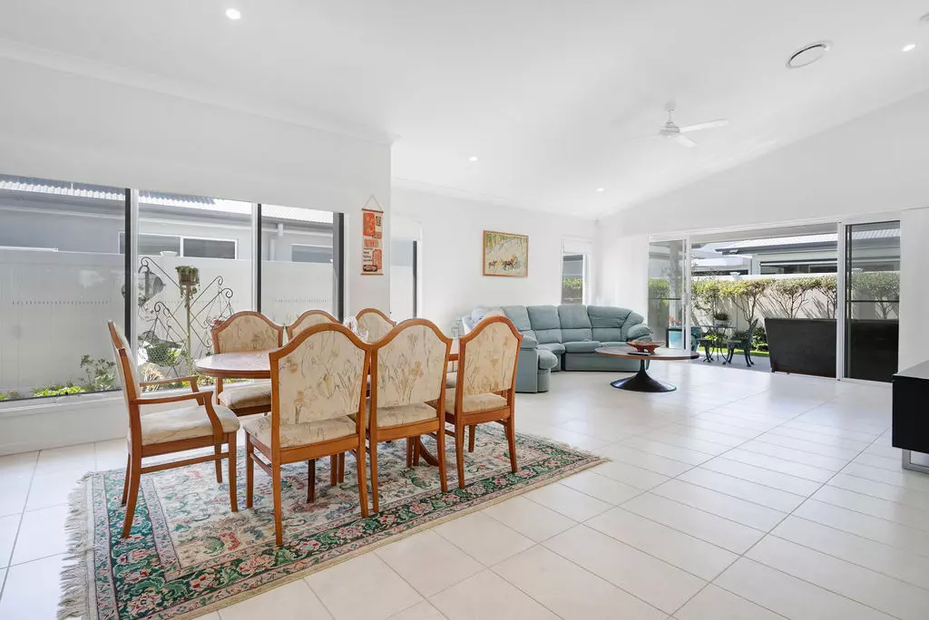 Palm Lake Resort Beachmere Bay