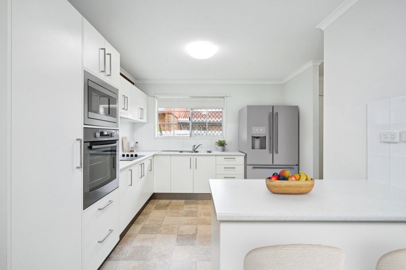 Beautiful two-bedroom, 1 bathroom villa with detached garage