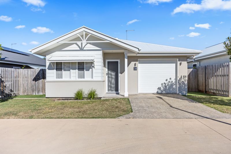 Modern Retreat with Alfresco Living!