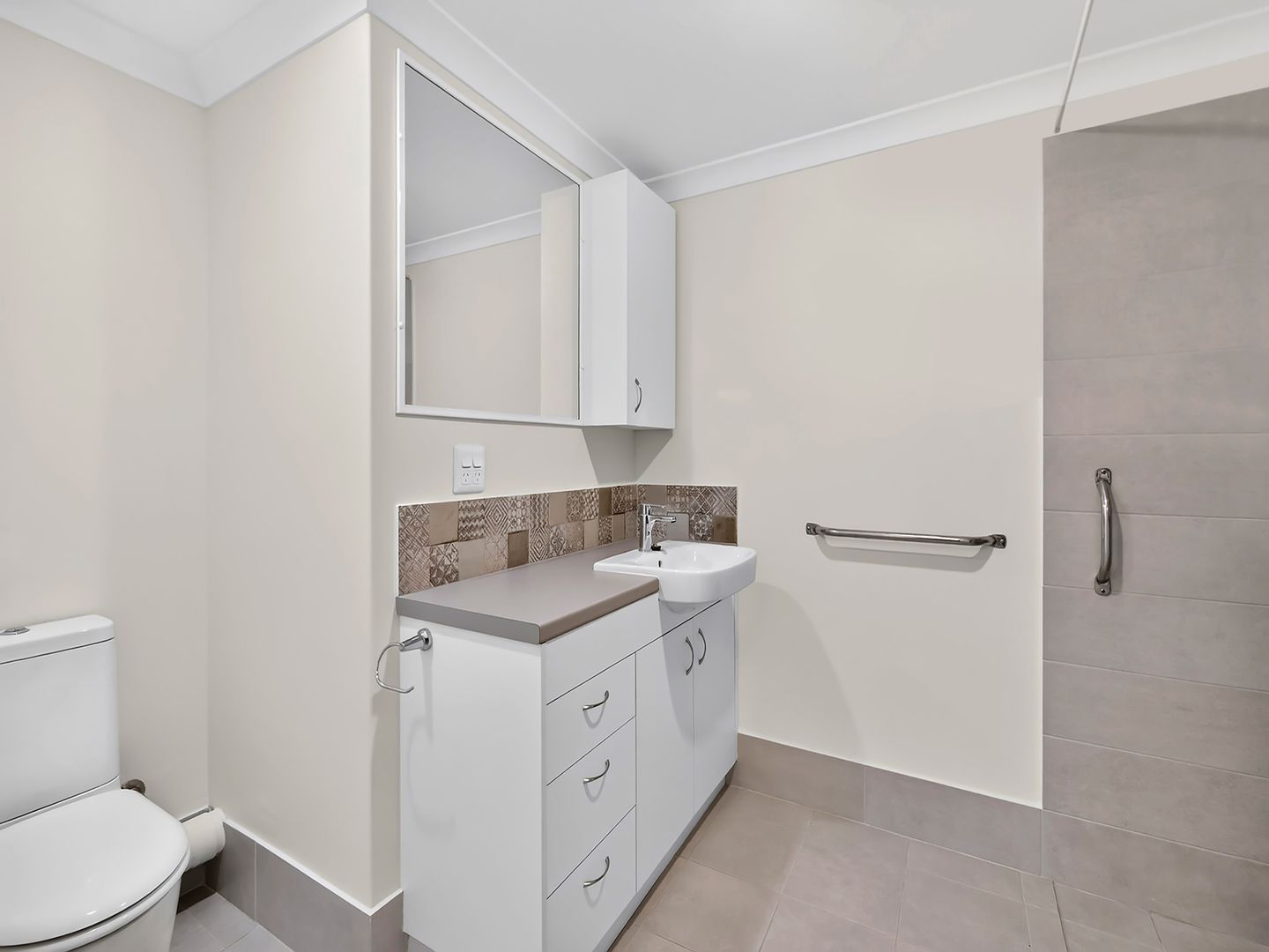 Stylish 1 Bedroom + Study Apartment in the Heart of Moline Village, Karrinyup