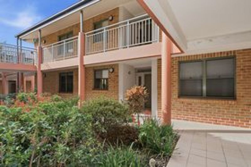 Rare 3-Bedroom Ground-Level Unit Close to Everything