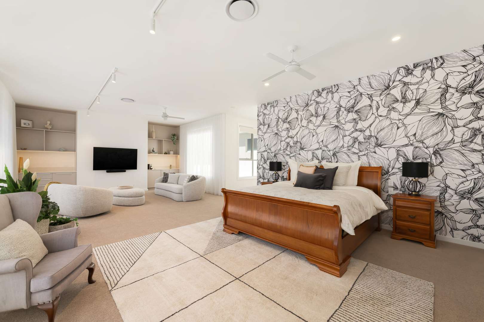 Your Luxurious Waterfront Oasis Awaits