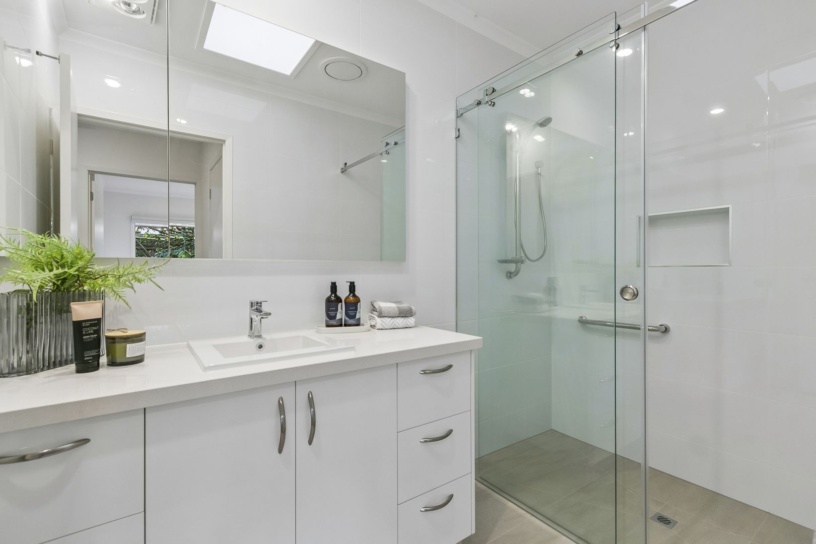 Beautifully refurbished 2-bed plus study villa